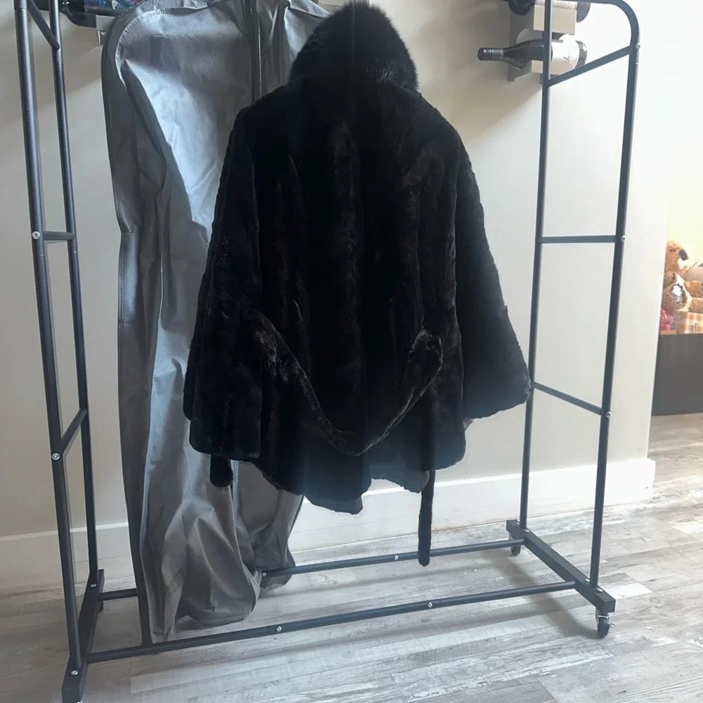 Elegant Black Faux Fur Cape - Picture 8 of 8
